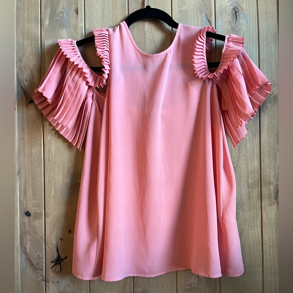 Delfi Collective pleated cold shoulder blouse size Medium